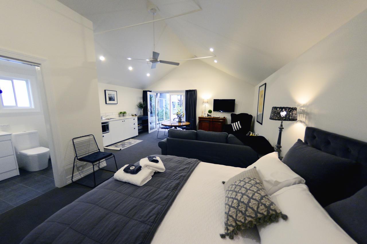 ベナラ Clement House Bed & Breakfast エクステリア 写真